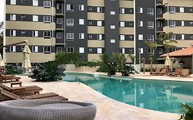 Apartamento com piscina aquecida e churrasqueira